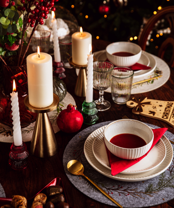 Εδώ θα βρεις όλα όσα χρειάζεσαι για να στολίσεις, να χαρίσεις και να απολαύσεις τις γιορτές στο MAXιμουμ
