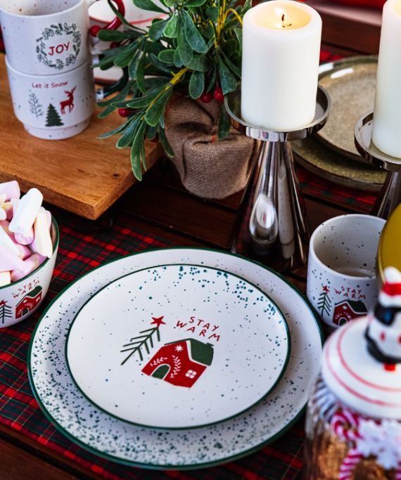 Εδώ θα βρεις όλα όσα χρειάζεσαι για να στολίσεις, να χαρίσεις και να απολαύσεις τις γιορτές στο MAXιμουμ
