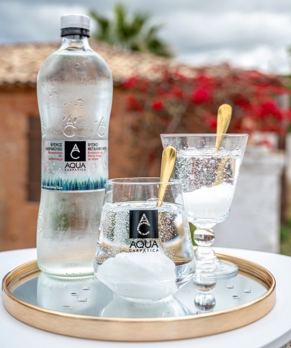 Φυσικώς ανθρακούχο νερό vs σοδόνερο: Η γευστική υπεροχή που θα αλλάξει την καθημερινότητά σου
