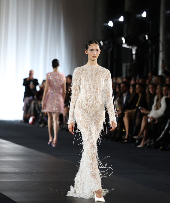 Παρίσι: Η Σίλια Κριθαριώτη στο πάνθεον της υψηλής ραπτικής με τη συλλογή Old Hollywood Avant-Première