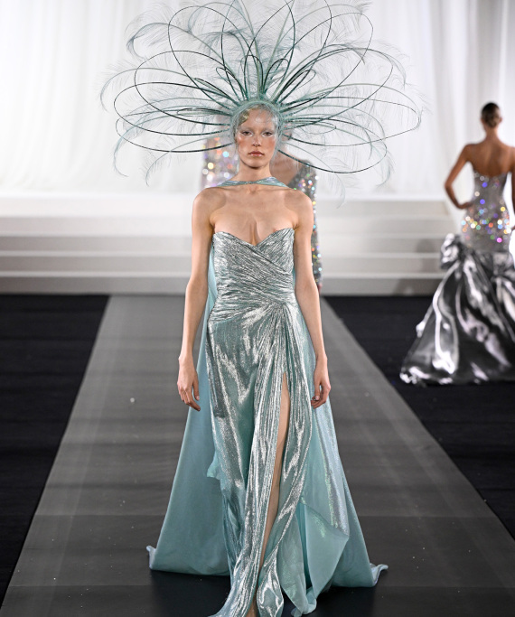 Παρίσι: Η Σίλια Κριθαριώτη στο πάνθεον της υψηλής ραπτικής με τη συλλογή Old Hollywood Avant-Première