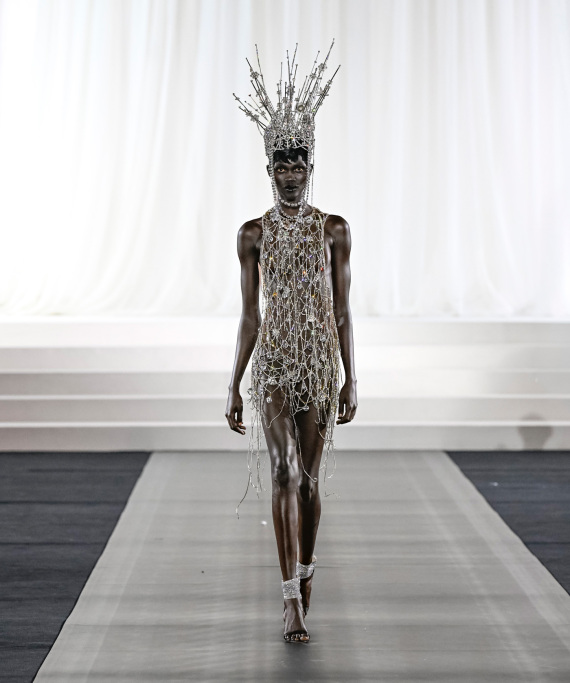 Παρίσι: Η Σίλια Κριθαριώτη στο πάνθεον της υψηλής ραπτικής με τη συλλογή Old Hollywood Avant-Première