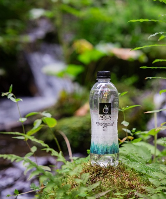 Ποιο είναι το νερό που κάνει reset στον οργανισμό μας μετά το γιορτινό τραπέζι