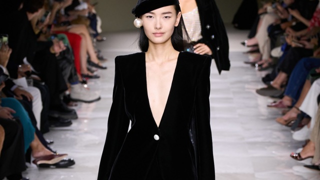 Πέντε τρόποι να φορέσετε βελούδο αυτή τη σεζόν