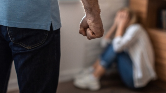 Ηράκλειο: Ξυλοκόπησε την σύντροφο του, έφυγε από το σπίτι  και επέστρεψε την επόμενη μέρα για δεύτερη επίθεση
