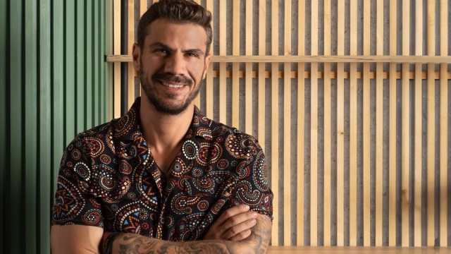 Ο Άκης Πετρετζίκης στο Marie Claire: Τι προτείνει για το γιορτινό μενού μας;