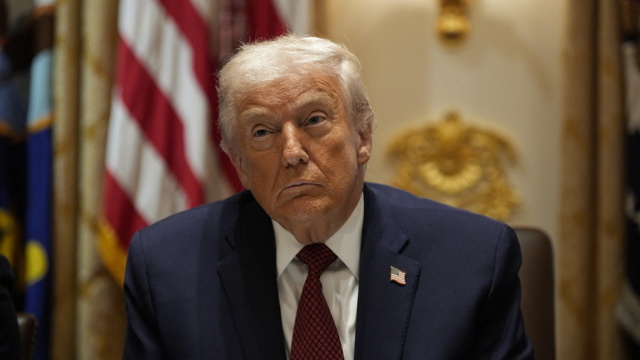 Έγγραφο αποκαλύπτει τι μορφή θα έχει το Συμβούλιο Ειρήνης του Τραμπ, με δική του ισόβια προεδρία και «εισιτήριο» 1 δισ. ευρώ