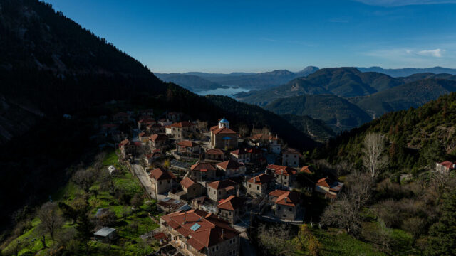Αποστολή στην Ευρυτανία -Φιδάκια: Road trip με θέα τη λίμνη των χιλίων φιόρδ
