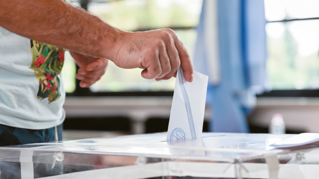 ΥΠΕΣ: Άτυπη διακομματική για επιστολική ψήφο και εκλογική περιφέρεια Απόδημου Ελληνισμού