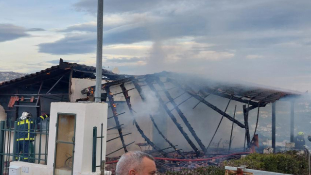Ένας νεκρός μετά από φωτιά σε μονοκατοικία στη Ραφήνα
