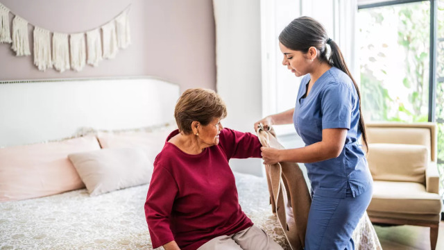 Ποιος φροντίζει τους ηλικιωμένους στην Ελλάδα – Έρευνα αποκαλύπτει