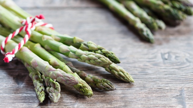 Γιατί πρέπει να δίνουμε στα παιδιά μας σπαράγγια