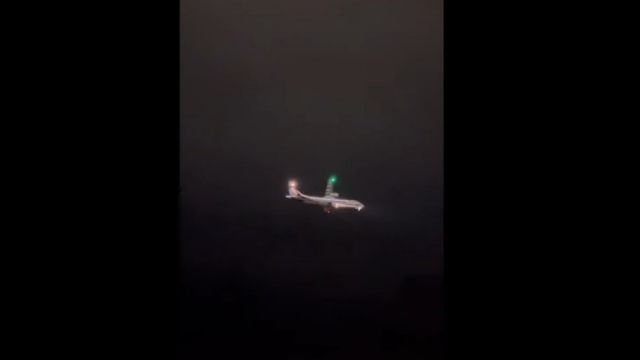 Ταλαιπωρία επιβατών της πτήσης Ζάκυνθος - Αθήνα, έμειναν 97 λεπτά στον αέρα λόγω της κακοκαιρίας - Δείτε βίντεο