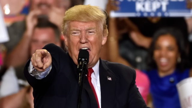 Έξαλλος ο Τράμπ με αυτό το σύστημα στα αυτοκίνητα