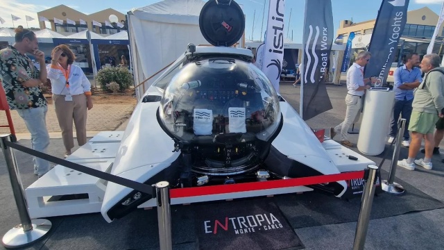 Κι όμως στην Ελλάδα πωλούνται και υποβρύχια (+video)