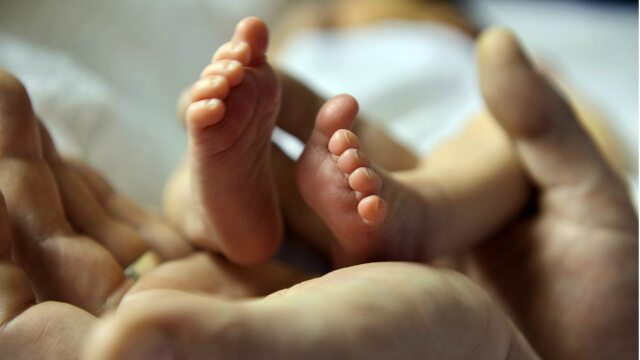 Είναι φυσιολογικό να μεγαλώνει ένα παιδί με γονείς του ίδιου φύλου;