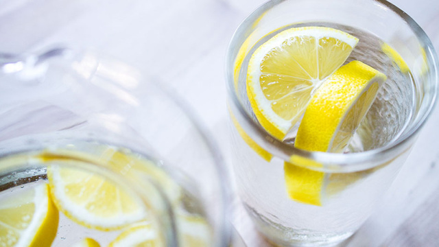 Νερό με λεμόνι: Το... φάρμακο της φύσης 