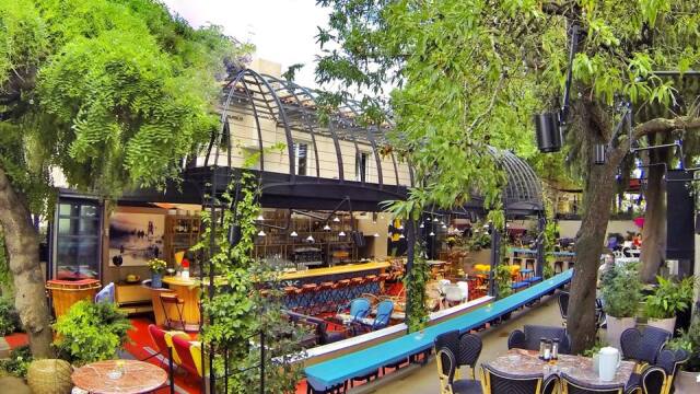 Βγες έξω: Οι ομορφότερες αυλές στην πόλη 