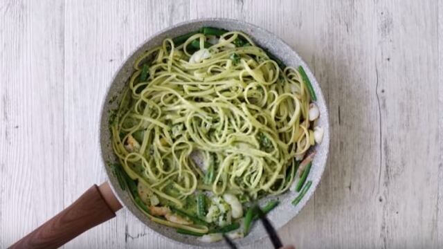 Linguine με σάλτσα Pesto alla Genovese, γαρίδες και φασολάκια