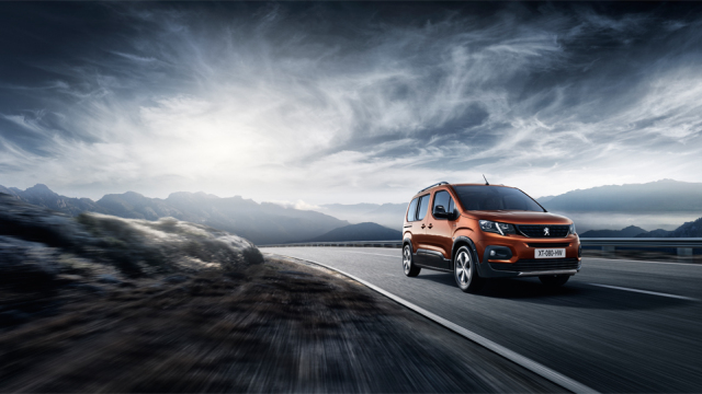 Ρωγμή στον παγετώνα. Χριστουγεννιάτικο, καυτό Peugeot Rifter