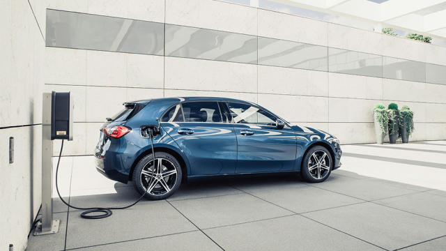 Mercedes-Benz Plug-in Hybrids – Γεφυρώνουν το παρόν με το μέλλον