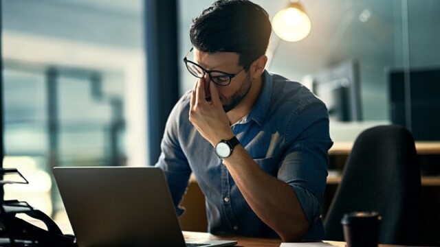 «Burnout»: Τι είναι το Σύνδρομο Επαγγελματικής Εξουθένωσης και ποια τα συμπτώματά του 