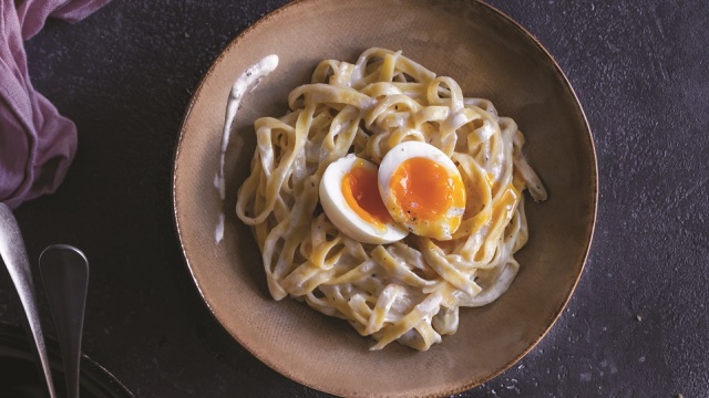 Ταλιατέλες με φέτα και αυγό
