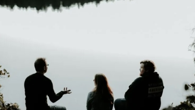 Πόσο συχνά σας διακόπτουν οι άνδρες όταν μιλάτε; Μετά το mansplaining ήρθε το manterruption