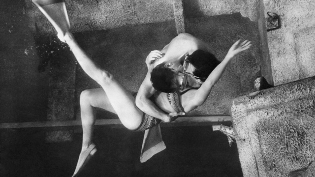 Οι δέκα πιο ασυνήθιστες σκηνές σεξ στην ιστορία του κινηματογράφου: Μαριονέτες, ζώα, αυτοκίνητα