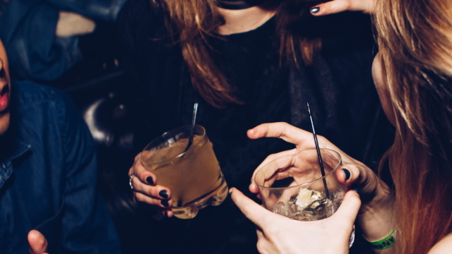 Πορτιέρης σε μπαρ αποκαλύπτει την κωδική φράση που μπορεί να σώσει γυναίκες που απειλούνται