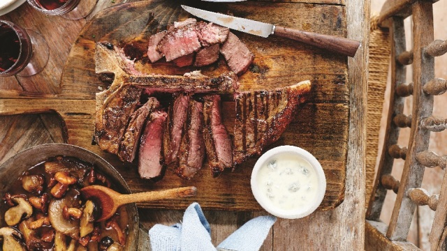 Μπριζόλες μοσχαρίσιες Τ-bone με μανιτάρια