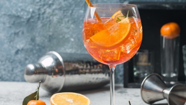 Aperol Spritz: Απλά tips για να το πετυχαίνετε πάντα- ποια είναι τα πιο συχνά λάθη στην παρασκευή του