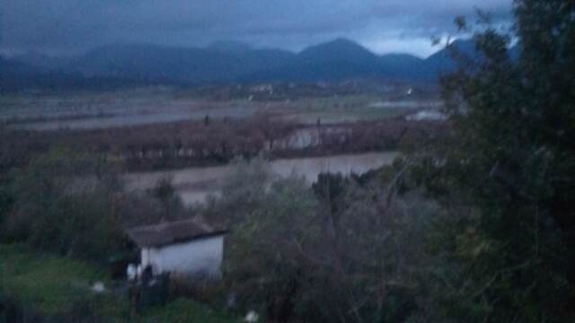 Έκλεισε ο δρόμος Ηγουμενίτσας - Φιλιατών λόγω υπερχείλισης του Καλαμά, μέσω Παραποτάμου η κυκλοφορία, βίντεο