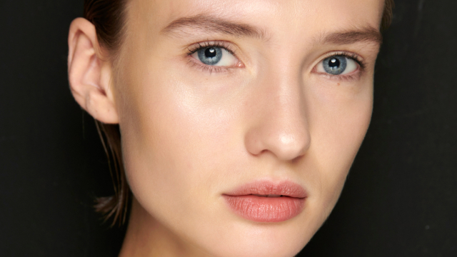 5+1 οροί με ρετινόλη που αντιμετωπίζουν αποτελεσματικά ρυτίδες και λεπτές γραμμές