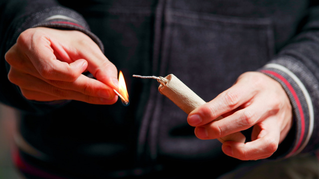 Σοβαρός τραυματισμός 17χρονου από έκρηξη κροτίδας στην Πτολεμαΐδα, κίνδυνος ακρωτηριασμού δαχτύλων 