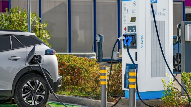 Ένας φορτιστής αυτοκινήτου κοντά στο σπίτι σας