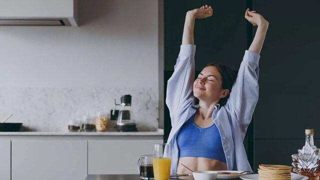 Οστεοπόρωση: Πέντε πράγματα που μπορούμε να κάνουμε κάθε πρωί για γερά οστά