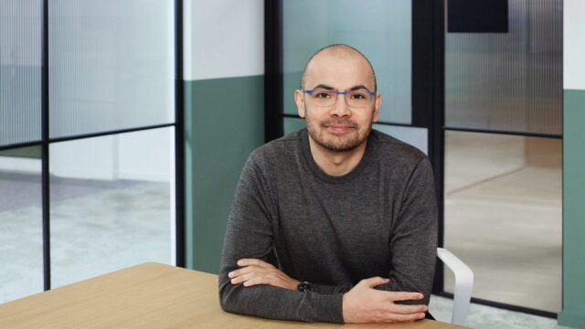 Ο Χασάμπης επισήμανε τους δύο σοβαρούς κινδύνους από τη χρήση της ΑΙ και κάλεσε σε διεθνή συνεργασία