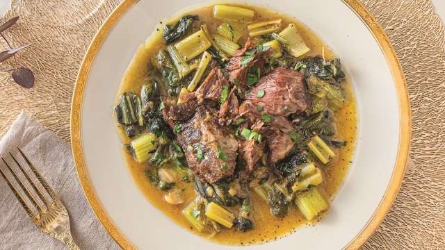 Μοσχαρίσια μάγουλα φρικασέ, με σέσκουλα και σέλερι