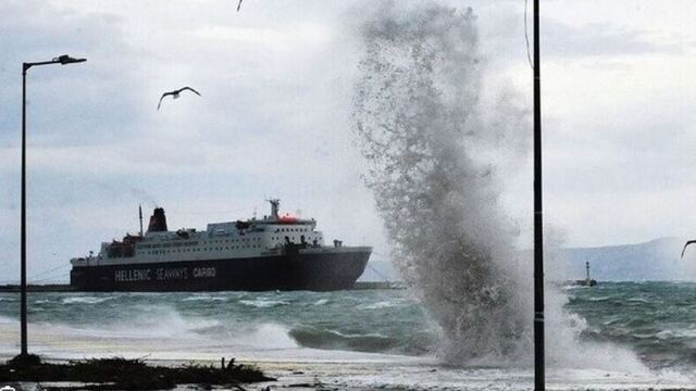 Απαγορευτικό στα λιμάνια του Πειραιά, της Ραφήνας και του Λαυρίου λόγω των ισχυρών ανέμων