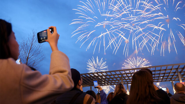 Χιλιάδες συγκεντρώθηκαν για να δουν… ανύπαρκτα πυροτεχνήματα στο Μπέρμιγχαμ για δεύτερη συνεχόμενη χρονιά, δείτε βίντεο