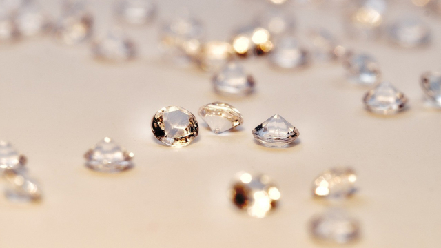 Διαμάντια για όλους: Ποιοι σνομπάρουν τους πολύτιμους λίθους που δημιουργούνται στο εργαστήριο