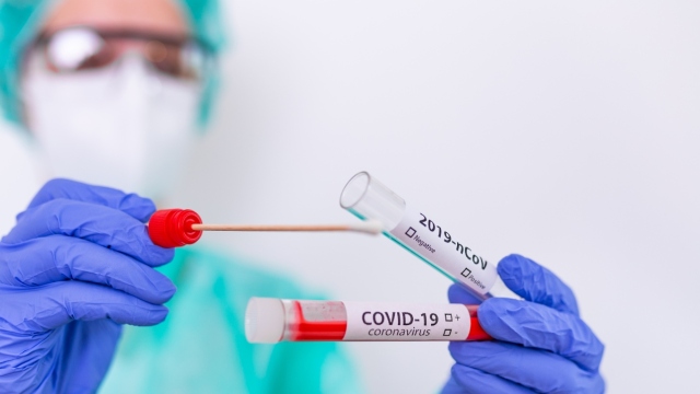 Κορωνοϊός: 27 νεκρούς, 24 διασωληνωμένους και 594 εισαγωγές ανακοίνωσε ο ΕΟΔΥ