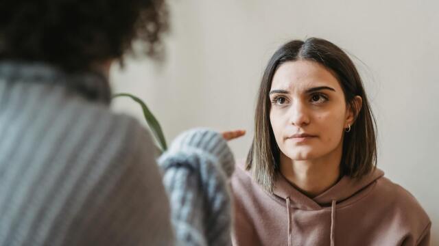 Ψυχολόγος απαντάει στο γιατί μάς ελκύει συνέχεια ο ίδιος τύπος ανθρώπου 