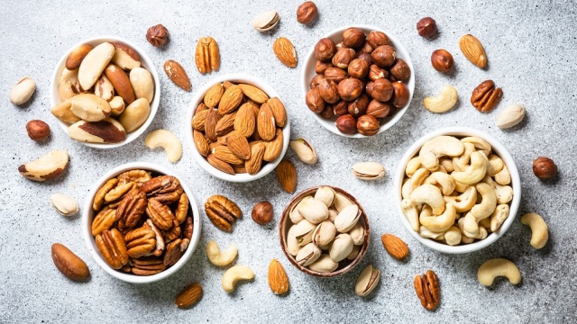 Ωμοί και ανάλατοι ξηροί καρποί; Πώς να τους νοστιμίσετε εύκολα στο σπίτι