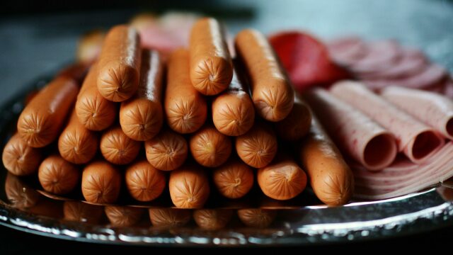 Τι θα γίνει αν ο σκύλος σας φάει λουκάνικο