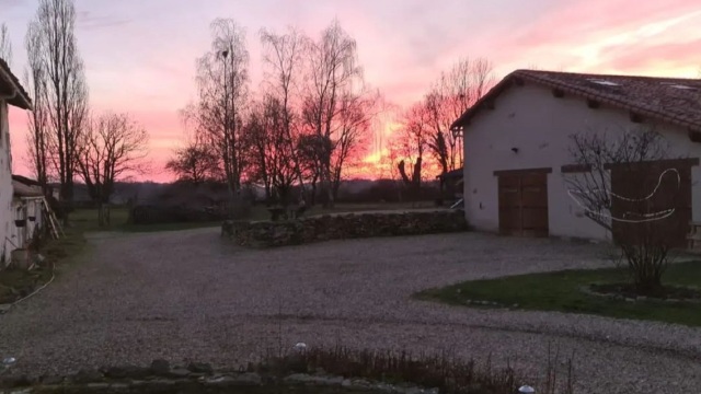 Οικογένεια πούλησε το σπίτι της στην Αγγλια και αγόρασε ολόκληρο χωριό στη Γαλλία