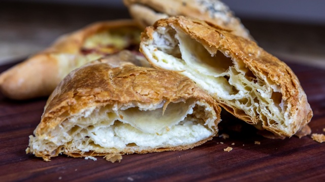 Νίκος: η τυρόπιτα θρύλος της Νέας Σμύρνης