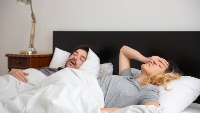 Γιατί δεν πρέπει να κρίνετε τον σύντροφό σας για αυτές τις συγκεκριμένες συνήθειες