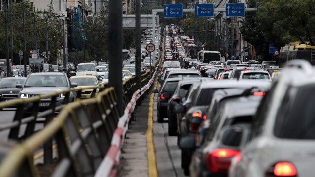 Live η κίνηση τώρα στους δρόμους: Μποτιλιάρισμα σε Κηφισό, Κηφισίας και κέντρο Αθήνας, προβλήματα από τροχαίο στο Χαλάνδρι